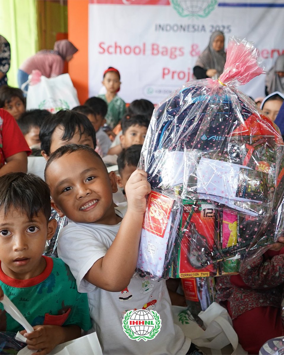 IHHnl's tweet photo. 📚 Elk kind verdient de kans om vol hoop aan zijn of haar onderwijsreis te beginnen. 💚Met €15 steun je een kind met een schooltas én investeer je in zijn of haar toekomst. 🎒🤲
🔗 Meer informatie en doneren: https://t.co/wSzgAvWgmx
 ⚡ Eenvoudig doneren: https://t.co/qvFVLiRmh0 https://t.co/ObeLnRpu33