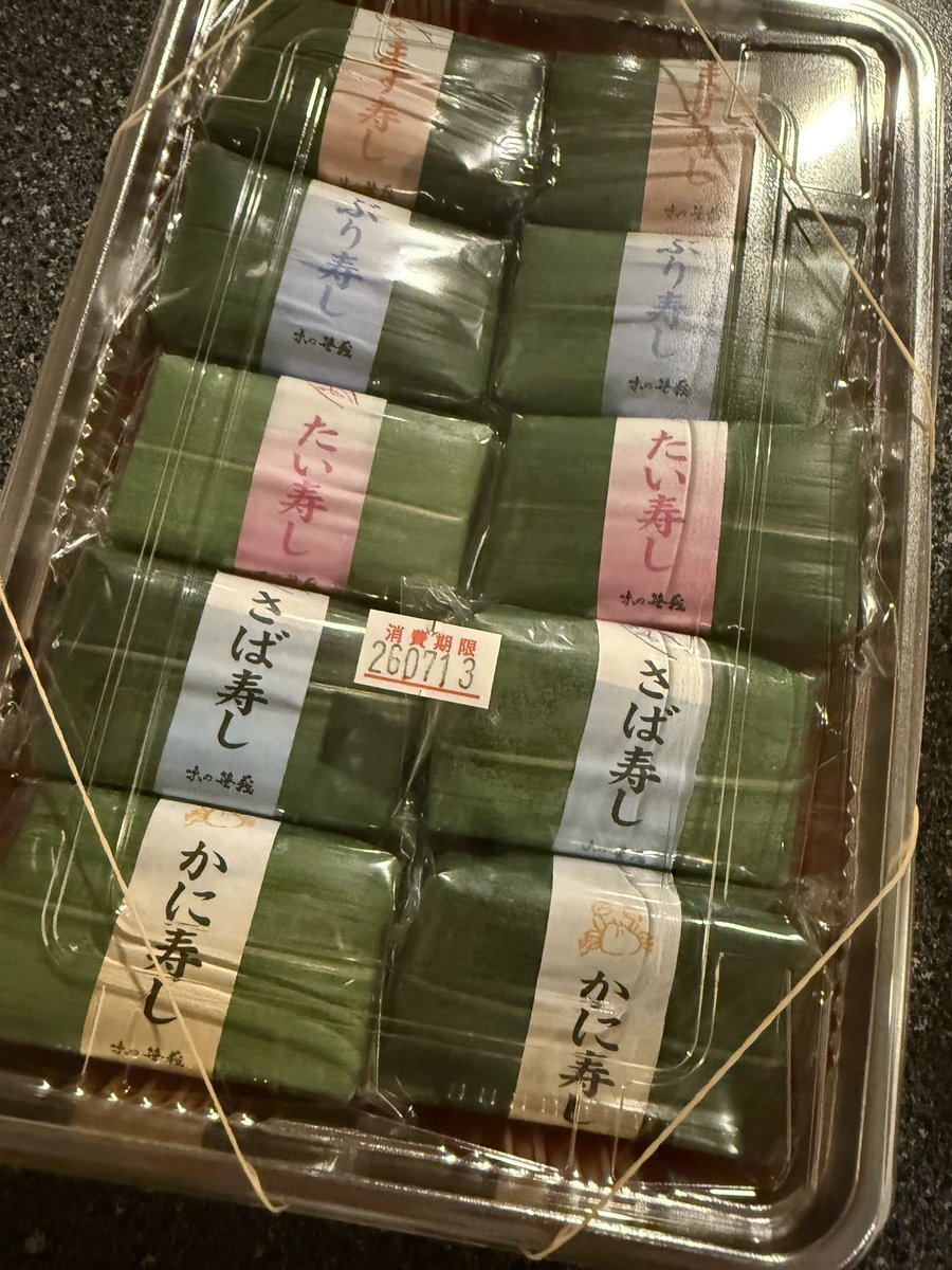 aaa04648's tweet photo. 辛いことが多いけど幸せなことの方が多いな💓

差し入れ山ほど！ご飯買わなくても大丈夫そ👌 https://t.co/DTq1z4arBJ
