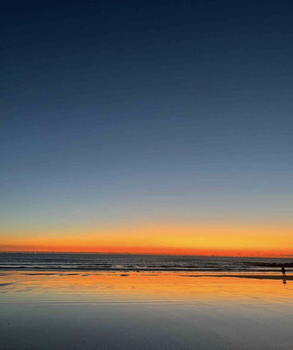 ReneDittmar's tweet photo. New to photography Start with mastering natural light—shoot golden hour (1hr after sunrise, 1hr before sunset) for warm, flattering tones, and keep your first shots simple to build confidence! https://t.co/EYH8qGqnkr