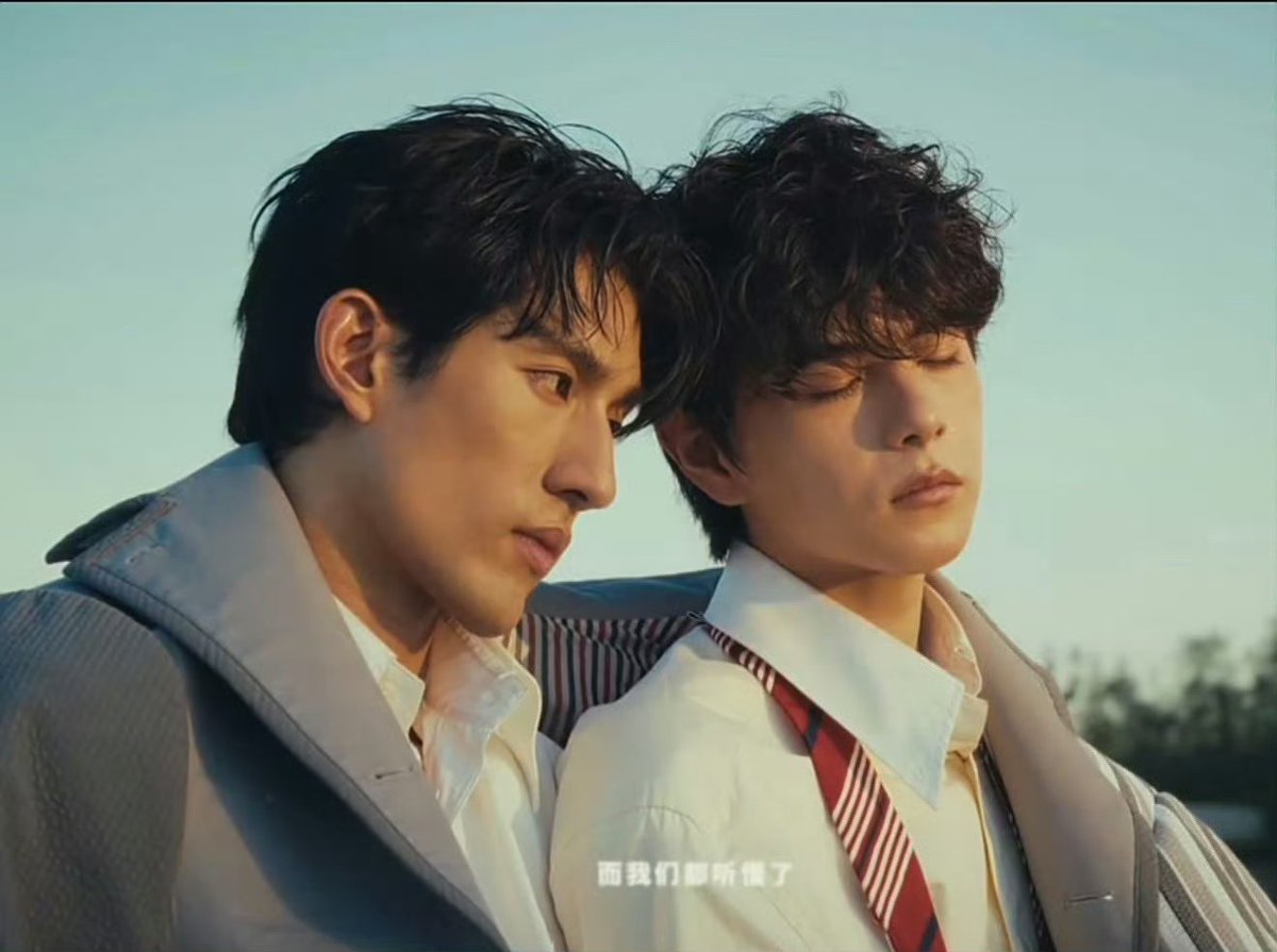 junieondunie's tweet photo. SO GAY WTF????
#AYLIO #AYDENSNG #LYUSITONG #BAZAARMEN https://t.co/SllRw2hP6C