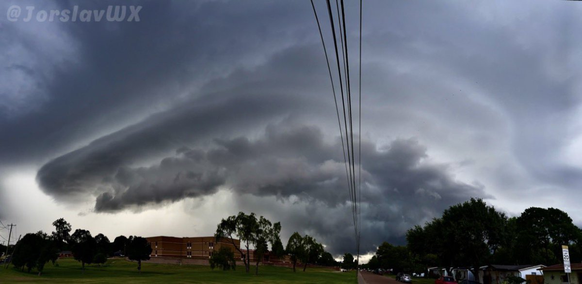 getcapbusted's tweet photo. My view of this awesome supercell embedded within a cold front/outflow boundary this evening that plowed through Mesquite. Nice to have a refreshing soaker during the usual offseason. Pictures taken from 7:03-7:10 pm. @TxStormChasers #txwx #wxtwitter https://t.co/xwwvahajsc