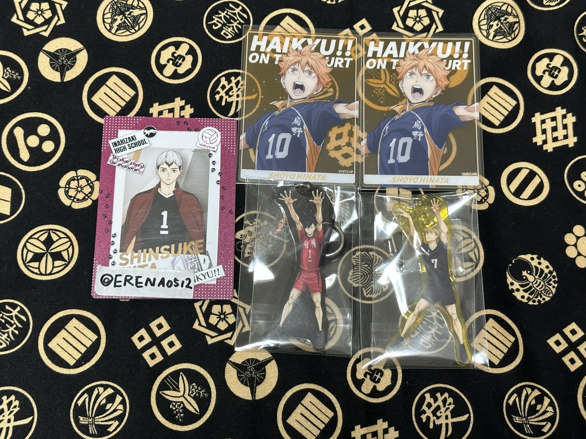 ERENA0512's tweet photo. 【交換:譲渡】ハイキュー　オンザコート　①アクリルキーホルダー　②クリアカード　

譲:①黒尾 侑
　②日向2

求:①治 
②治

①は1決まり次第定価＋送料
②は交換譲渡優劣なし

郵送のみ
画像2必読

よろしくお願いいたします🙇‍♀️ https://t.co/e3OxbG12SO