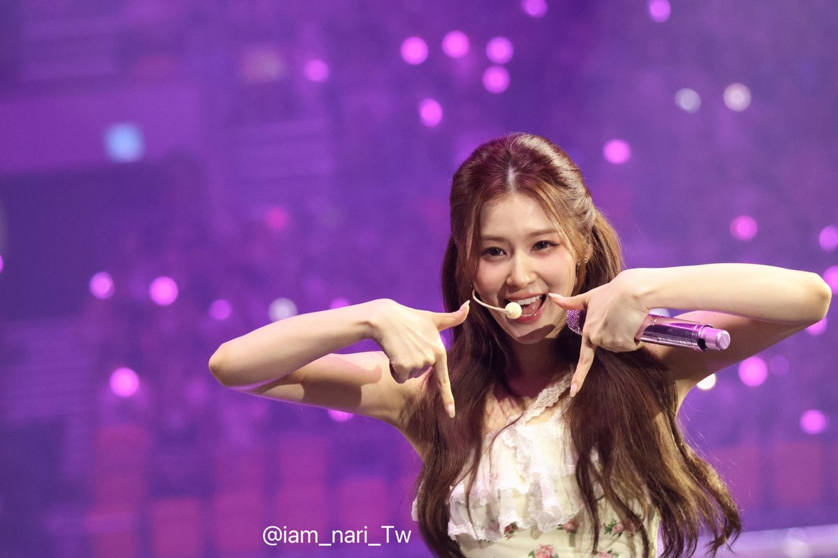 iam_nari_Tw's tweet photo. 260710 THIS IS FOR WORLD TOUR FINALE 

#사나 #SANA #サナ
#트와이스 
#TWICE_THIS_IS_FOR_WORLD_TOUR_FINALE_IN_SEOUL https://t.co/8XzhnCkGvC
