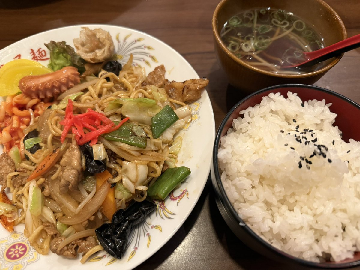 mt20110624's tweet photo. 大阪
天気悪いけど湿度高い不快
焼きそば定食 https://t.co/hWc2Tk7NKt