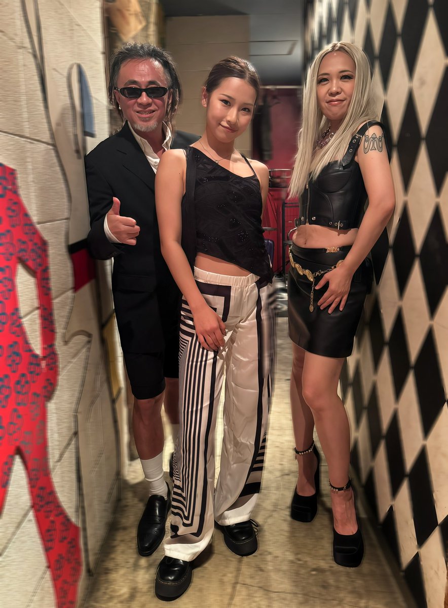 sergiomiamimuto's tweet photo. 埼玉県草加ソウルバーpoo
"JURI&JUNA CHANNEL Vol.6"
ずっと生踊り観れればと
思ってたLock Dancer HIYORI嬢観れた🔥
選曲もサンバリズムってトコもまた最高
動画はインスタかFacebook観て。
#dancerhiyori
#dance
#dancer
#lockdance
#jurijuna https://t.co/AjfEqyzIFf