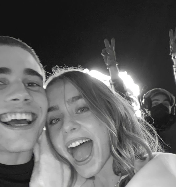 itdreaam's tweet photo. te quiero, Naty 🖤que nuestra amistad dure muchísimo tiempo.
@voltglouts https://t.co/AVXCtPdNtT