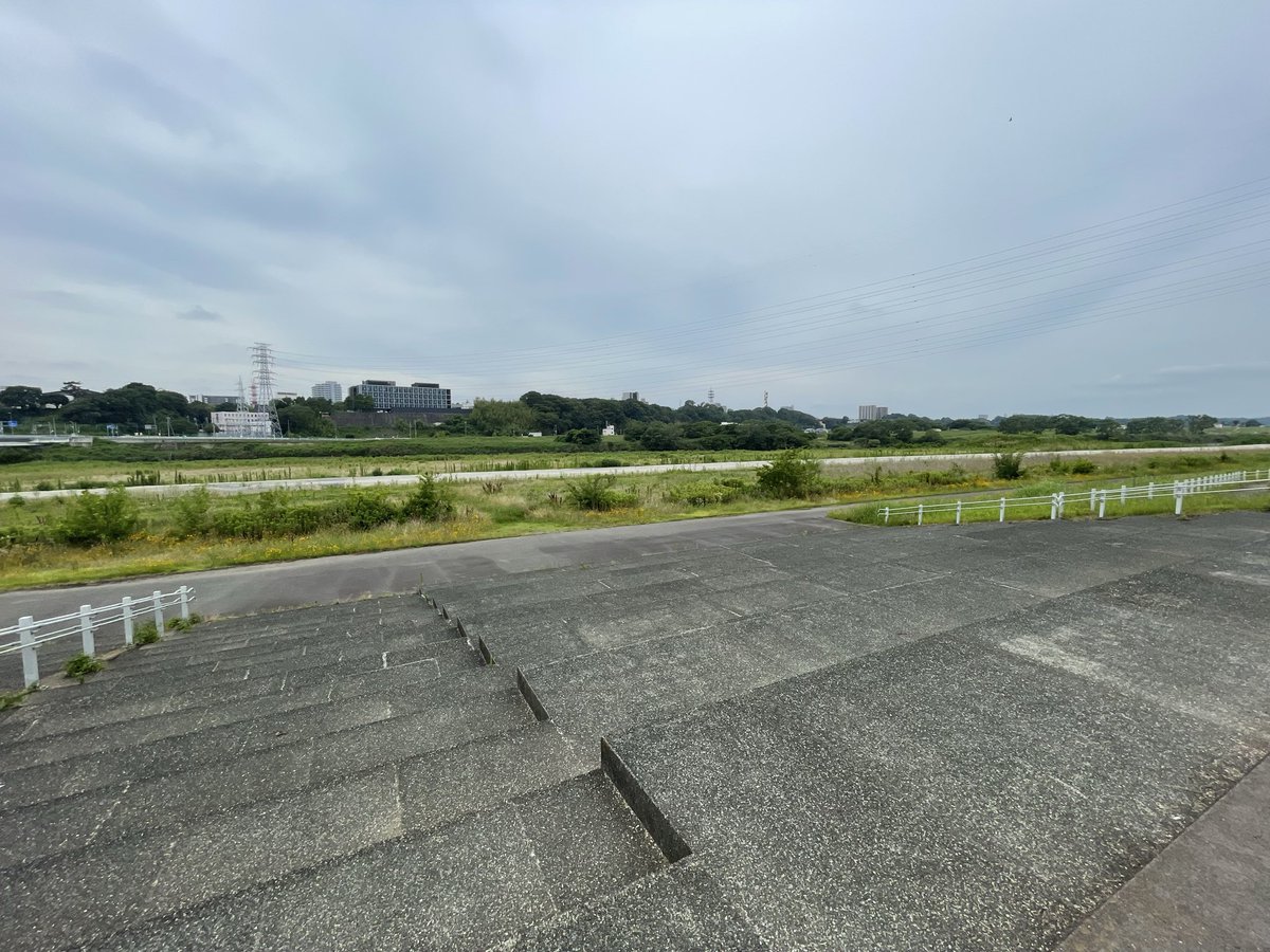 masu3838's tweet photo. 河川敷❓ https://t.co/s15slNAxso