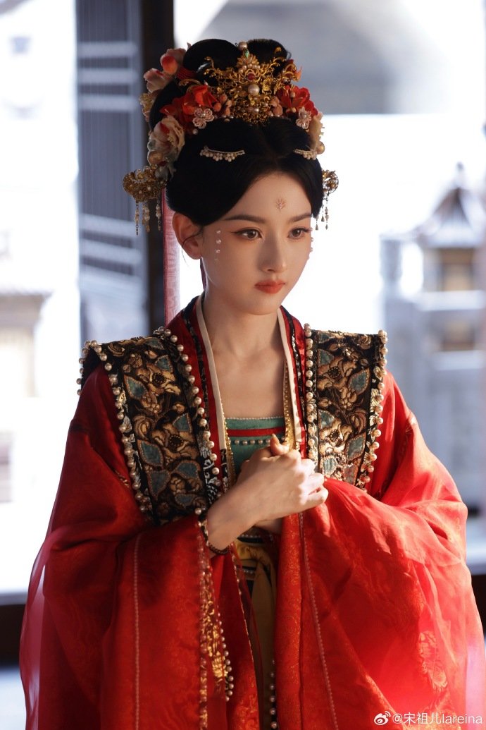 Song Zuer 宋祖儿 tweet media