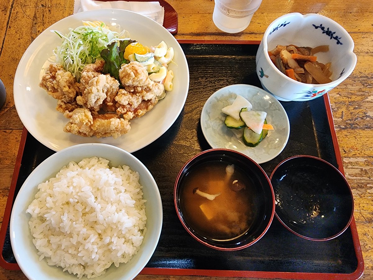 takku2's tweet photo. 今日のお昼は、からあげ定食！！
#からあげ #からあげ定食 #ひのき亭 #江差町 https://t.co/zU1XUmrflQ