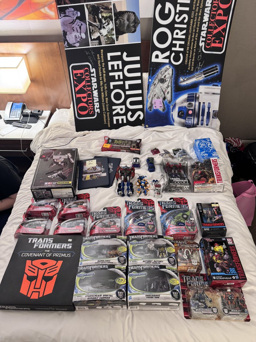 CringeMcCringle's tweet photo. The full TFCon Toronto Haul! https://t.co/oOiK7taKmw