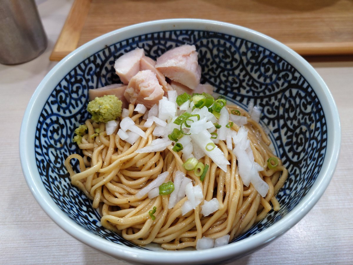 sugimaru427's tweet photo. 煮干しつけ麺　宮元

極濃煮干しつけ麺
煮干しの和え玉（醤油味）

濃厚な煮干しのつけ汁に極太麺が絡んでたまりません🤤
これだけ振り切った味だと好みが分かれるんだろうなぁ🤔
でもオイラには、ストライク💯

和え玉は煮干し油✕特製カエシ✕パッツン細麺でこれまた旨し❗️

ご馳走様でした https://t.co/vcClnIUDoO