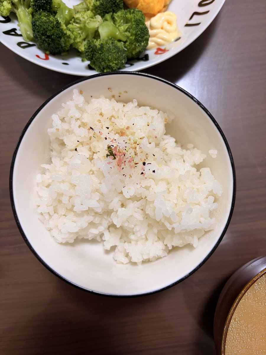 syuukuriimu1127's tweet photo. 心優しい妻がふりかけの余りをくれたよ！！！！🫶 https://t.co/4M4eLfi0Jn