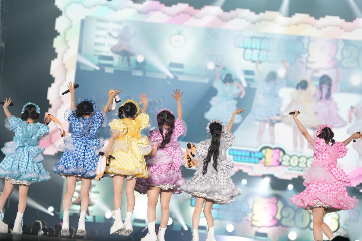 marin_ms_0329's tweet photo. 俺らの大好きな新井心菜に手を振っている素敵な写真🧡 #もあすた https://t.co/O1LV9lbsme