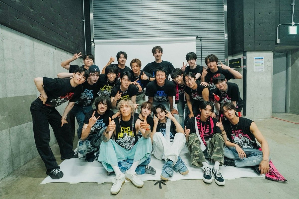 FlyingPeko's tweet photo. そして、CN🩵EUROPE tourの熱気をそのまま、いやそれ以上3人が持って来てくれた🔥一緒に歌って🎤💪してやばいね🤭
気持ちいい一体感🙌😊
CNBLUE forever🩵
つぎは3LOGYの追加で会おうね😊
#CNBLUE https://t.co/ICpr72iSRB