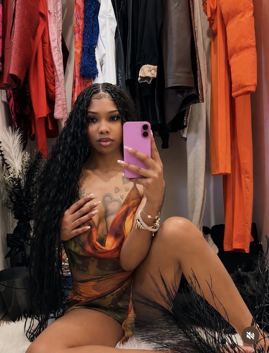 TheeeLEXIa's tweet photo. Just a pretty girl who loves pretty things💋 #viral #softgirl #look #boho #bohobraids #inspo #openbookantics https://t.co/CUFm0MyUCU