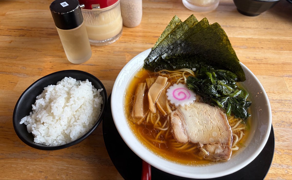 kumatakach's tweet photo. 横浜家系ラーメンの一新家へ🍜
あえて中華そばオーダー📣
あっさりしてておいしい☺

シャリキン飲みの動画↓
https://t.co/NWH1lKQn22
#大阪
#一新家
#家系ラーメン
#横浜家系ラーメン
#中華そば https://t.co/f80tW2AHsv
