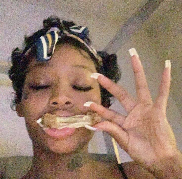 SerialPisces's tweet photo. pisces summer moodboard: https://t.co/zJ8SLqGVBE