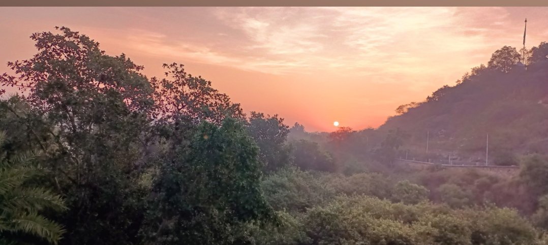 GirishPandy's tweet photo. सब्र सबसे नहीं होता 🧘‍♂️, लेकिन सब्र से ही सब होता है। इसलिए सब्र करें। वक्त ⏰ आने पर कुछ न कुछ तो होगा ही। कुछ नहीं होगा तो जिंदगी के कुछ सबक और अनुभव तो मिलेंगे ही।🎓
#सब्र #सबक #अनुभव #वक्त #जिंदगी #सकारात्मकता https://t.co/Xl8e2bpPP2