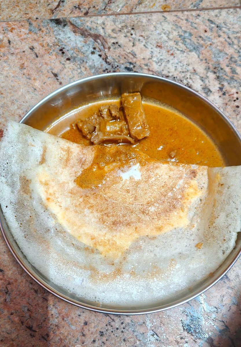 honey_glow21's tweet photo. Crispy egg dosa meeting slow-cooked, spicy mutton curry. 🍳🍛 This isn't just a Monday breakfast; it’s a spiritual awakening. Heavy breakfast, heavier afternoon nap incoming. 😴 

#DesiFood #IndianBreakfast #MuttonCurry https://t.co/hFZiiR8Zx6