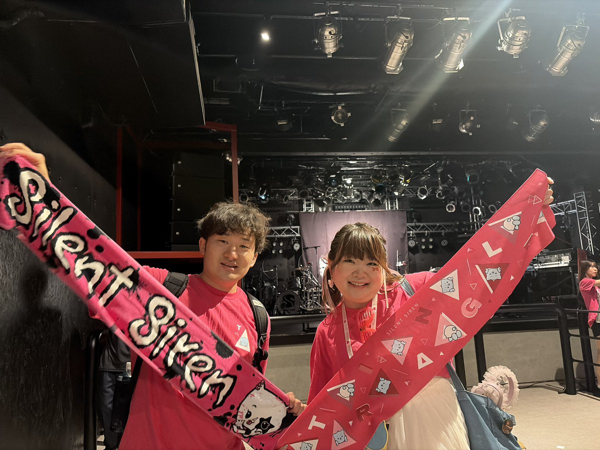 LINELIV85689947's tweet photo. 去年から妻の影響でサイサイのLIVEに行きだして、メンバー可愛いし、サイファミもみんないい人たちばかりでハマってます🎸

2026.7.11 広島 
 #LIVEVANQUISH 
 #SILENTSIREN
 #サイサイ 
@sumiredooon 
@aina0703 
@staffsaisai https://t.co/ndi3C5UZOe