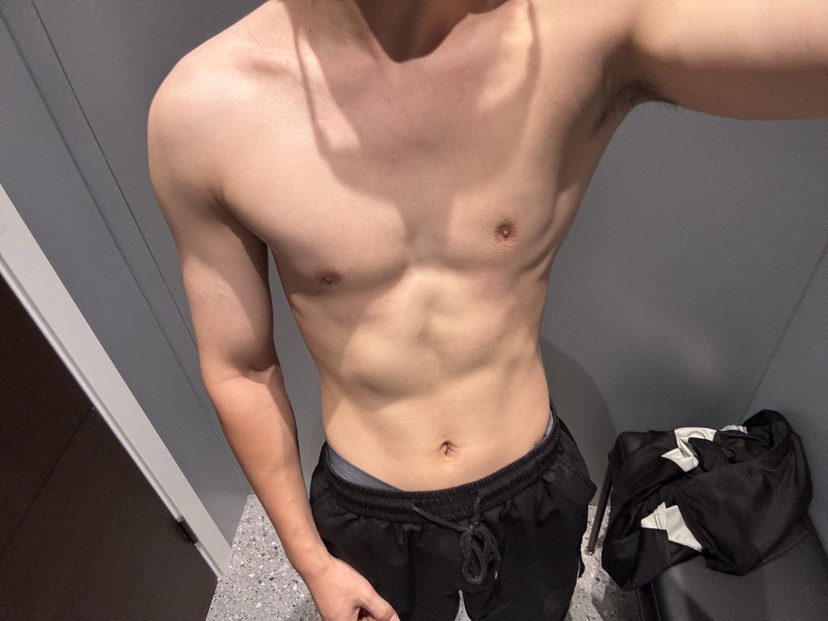 ynrtt1's tweet photo. 健身最难得是你坚持了1年然而依旧没有效果，而你依旧坚持 https://t.co/Vmf1OAbM1S