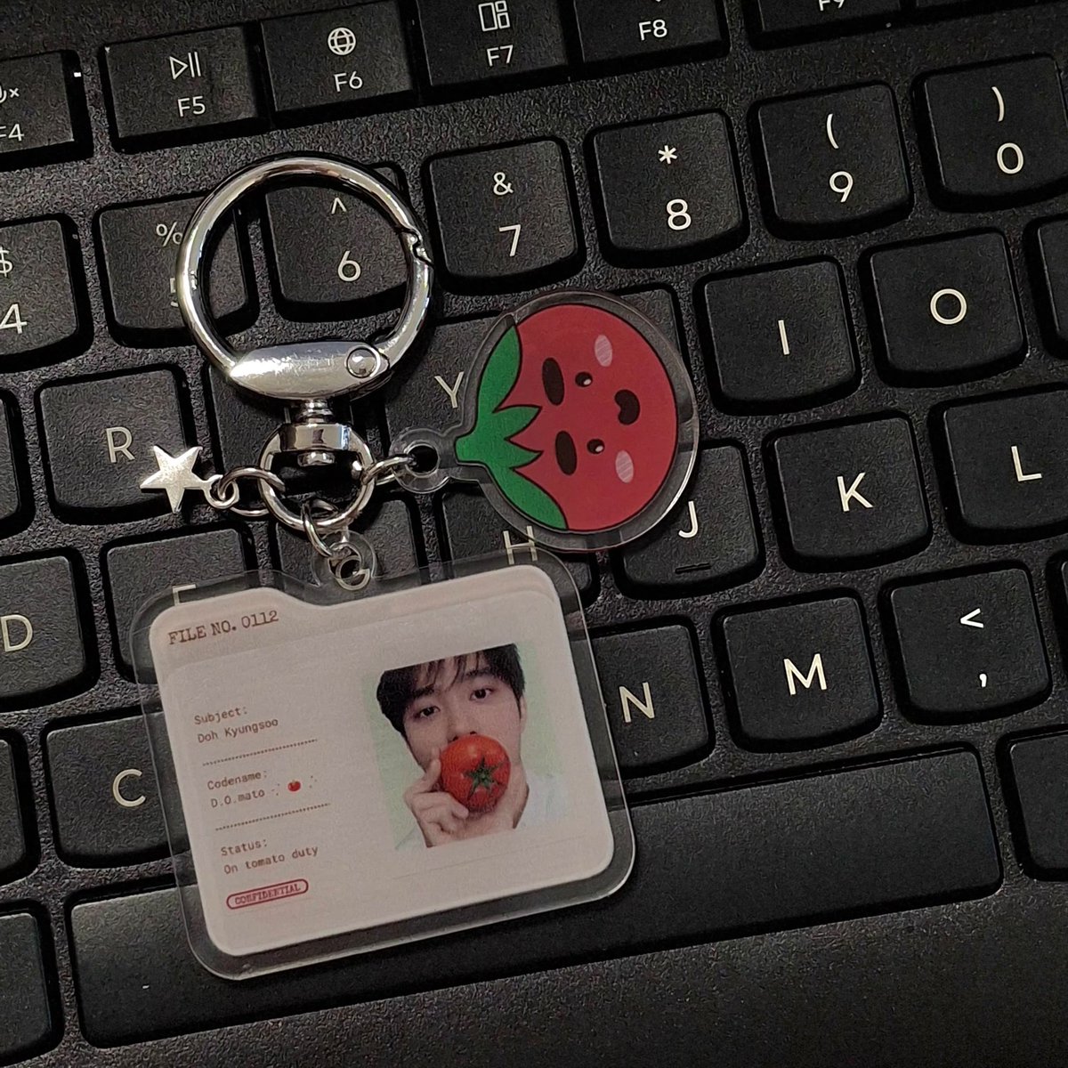 bisoocuits's tweet photo. 🍅 D.O.mato Keychain Giveaway 🍅

Hi, I'm giving away 2 acrylic keychains to 2 lucky winners 🤗

How to join:
🍅 Repost this post
🍅 Reply 'nakkkk' with the cutest pic of kyungsoo

✨ No follow required
📅 Giveaway ends: 27 July 2026
🎲 Winners will be picked randomly
🇲🇾 MY only https://t.co/Q6mR0X0IE2