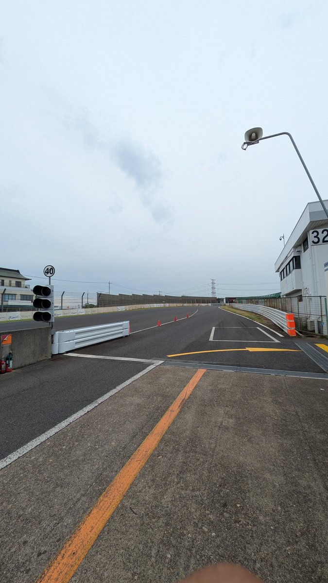 JinsnapT's tweet photo. 昨日は1日、TC2000。
仕事関係のチームが優勝、2位と素晴らしい成績で表彰式まで。
知り合いの方も出走してたし、撮れたら撮ってねと言われたチームもありよきトレーニングにも。
その後、写真展の親睦会に西川口へ。
写真展来てね✨️
いろいろ反省点があったが、これも学び✨️
#流景旅団
#SSR20 https://t.co/87rlzFiuc4