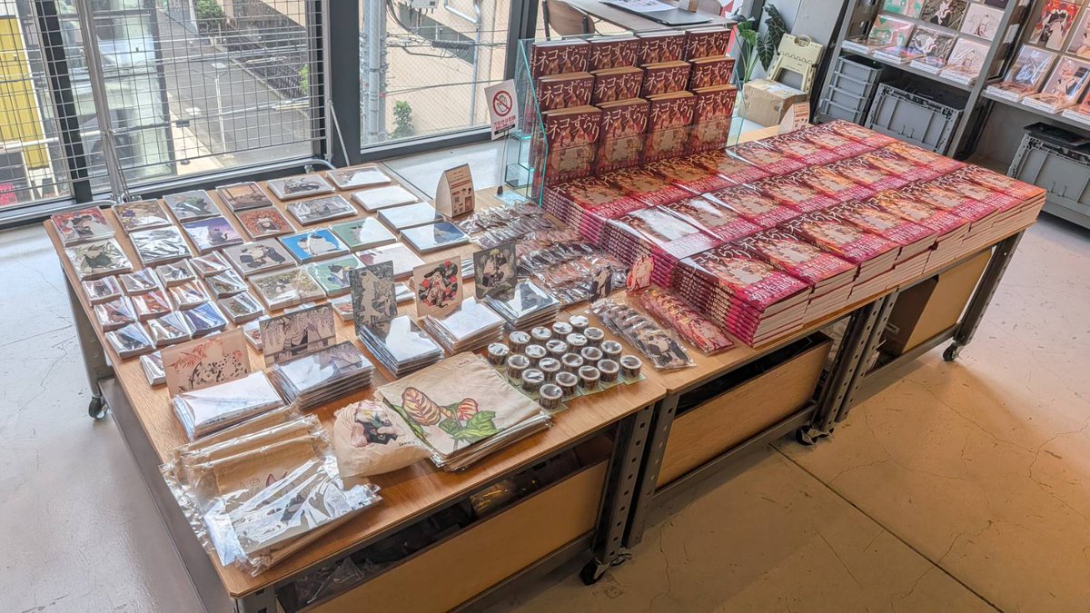 BPOSinfo's tweet photo. 【本日最終日！】
★『ネコずらり オノマイ作品集』発売記念イラスト展@ TSUTAYA BOOKSTORE 下北沢♪

期間延長させ���頂きましたが、あっという間に最終日となりました！

貴重な原画も展示販売中♪
オノマイさんの“シュッとした男前のネコ様”たちを最後に是非下北沢で！
貴重な原画も展示販売中♪
TSUTAYA BOOKSTORE下北沢3Fにて。
是非お立ち寄りくださいませ！
https://t.co/aPgRgL5LMh
@nekoe_onomai 
@genkosha 
@tsutaya_shimoki