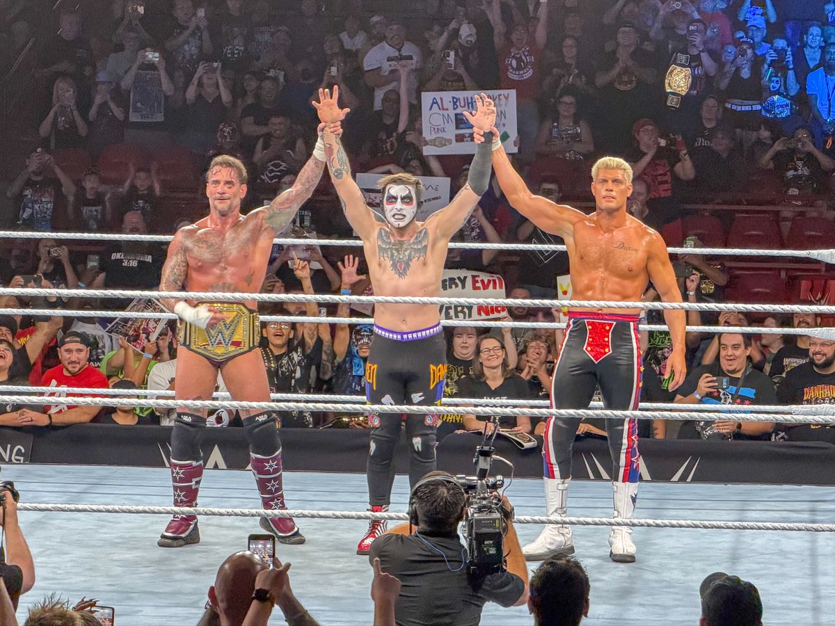 Jessik1ns's tweet photo. #wwealbuquerque https://t.co/baVsZ5PsDo