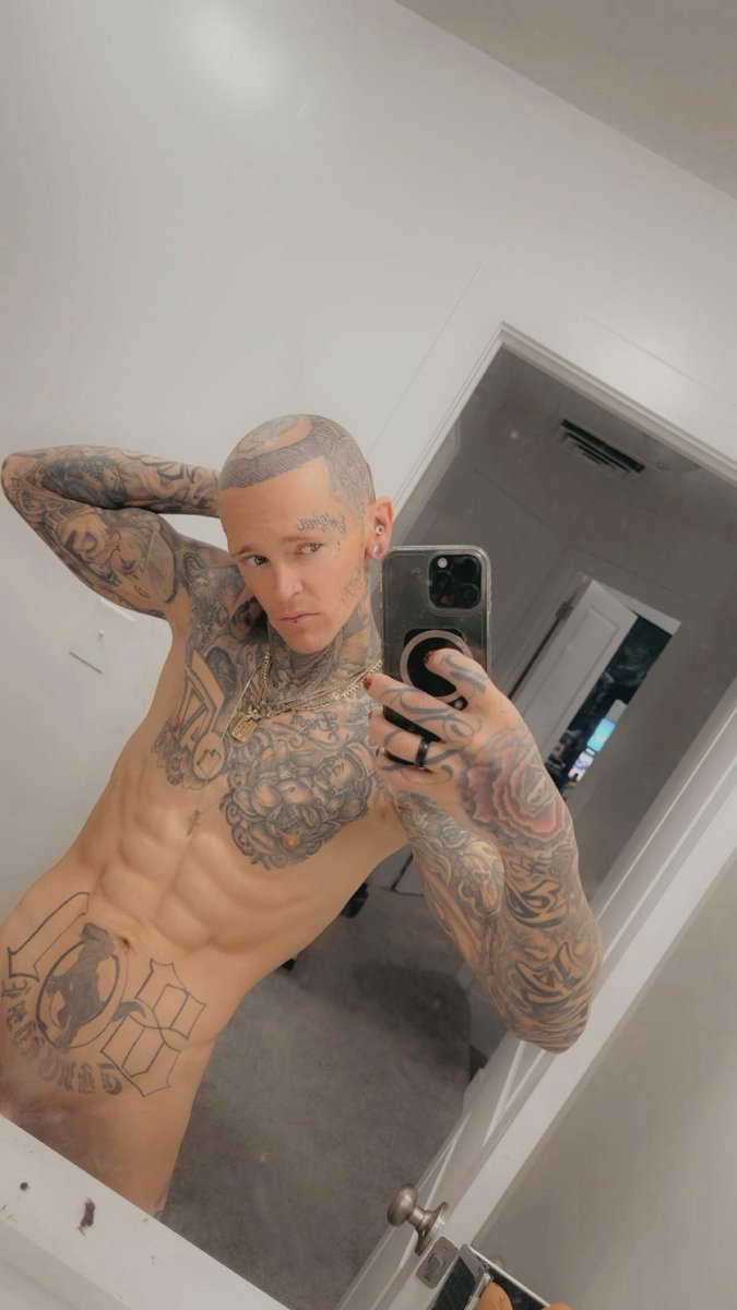 InkMeTwice's tweet photo. Where are my little gay boys at? I need someone to treat me real bad. And spoil me 😈 https://t.co/yj69p9CdR1