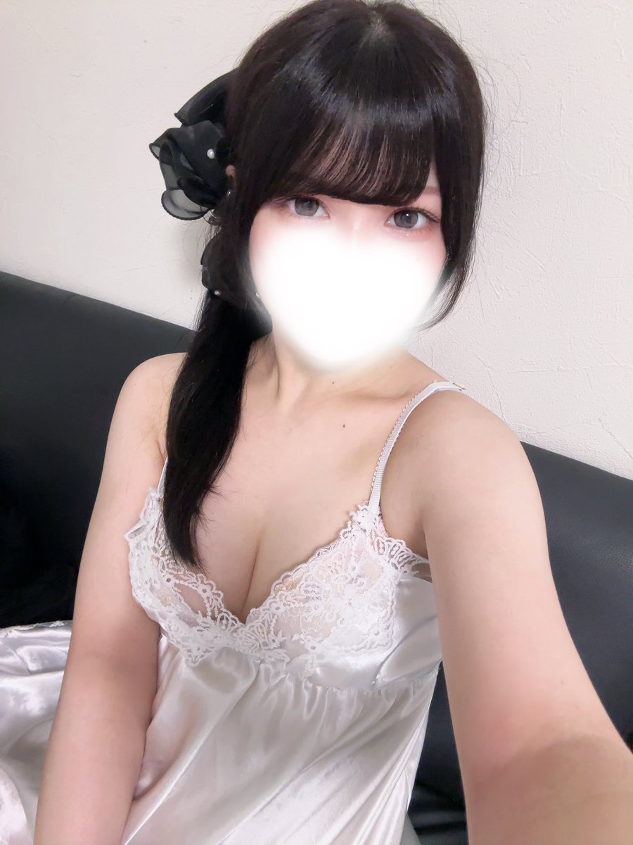 6njnn9's tweet photo. 初めまして みいな です♡
今日から出勤します > < 

未経験でドキドキだけど、来て下さるお客様に癒しの時間をお届けできるよう頑張ります💕

お会いできるのを楽しみにしています🩵 https://t.co/ozmYvvsMSD