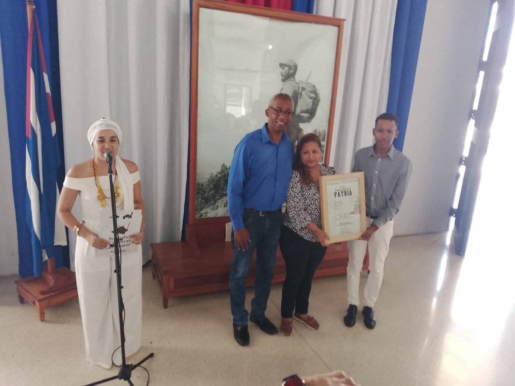 QueipoRuiz's tweet photo. Con #HonorHolguinero fueron entregados en #HolguínSí los premios Patria y La Utilidad de la Virtud que otorga la Sociedad Cultural "José Martí"  a seres humanos íntegros que además se destacan por sus desempeños en virtud del bienestar de #Cuba 🇨🇺. https://t.co/beNmVCBKCu