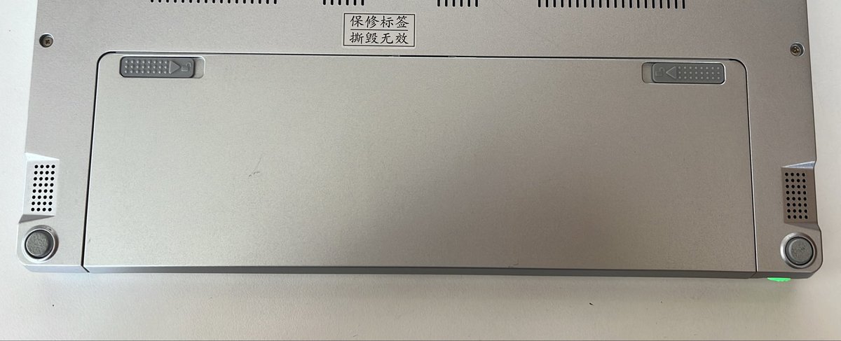 goakin_'s tweet photo. @dancepessimist completely dreadful . two minuscule speakers on the bottom … rlly the only part i have a serious issue with lol https://t.co/L9VBcwkChX