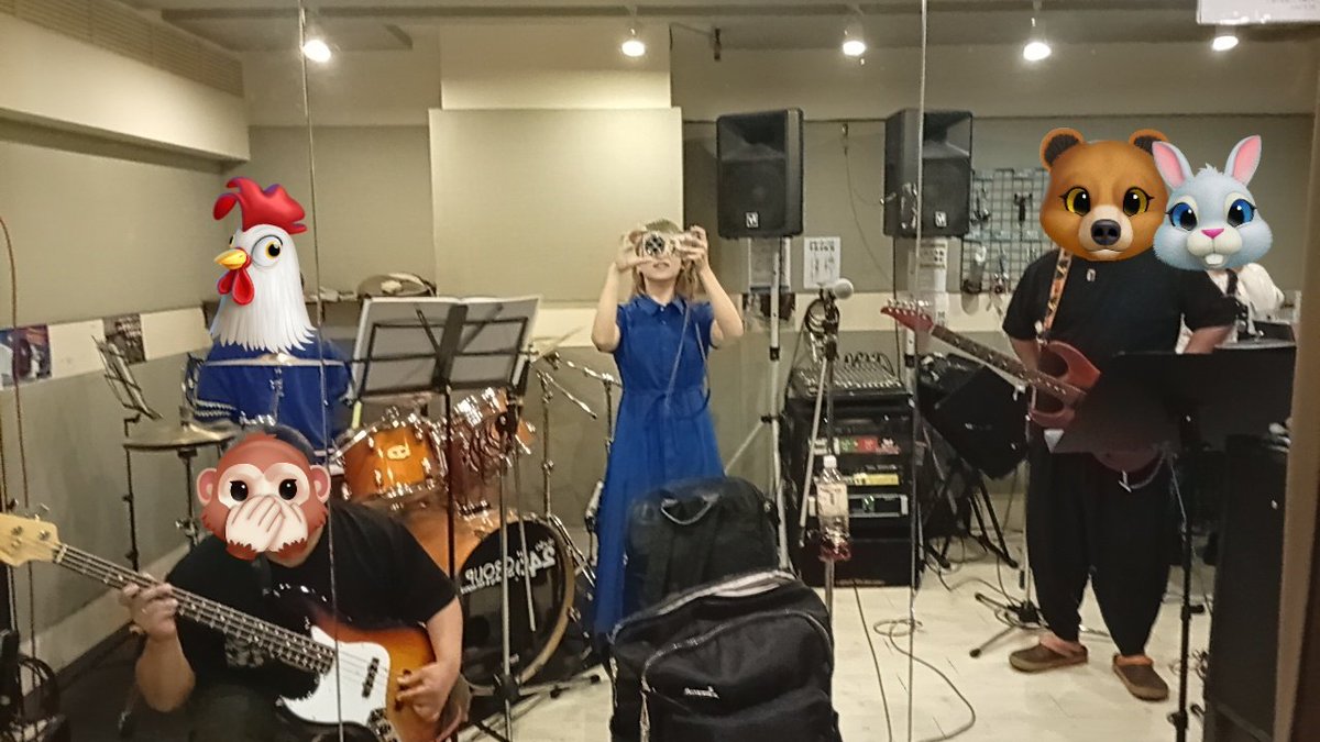 Blue_yo_zef's tweet photo. 煌羅音(クラリオン)のスタジオ練習でした✨
ずーーーっと撮りたかった念願の集合写真✨️

本番まであと2ヶ月！
駆け抜けて行くぞo(｀ω´ )o https://t.co/ALvGgxt2l0