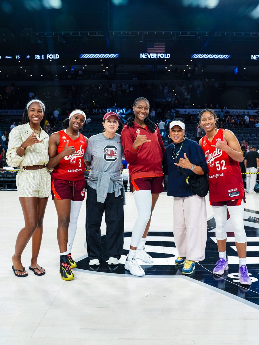 Indiana Fever tweet media