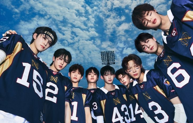 HYBE_Chart's tweet photo. 4th gen HYBE groups title tracks with the highest daily streams on Spotify.

#1 @le_sserafim 'Boompala' : 677,556
#2 @TXT_bighit 'Stick With You' : 247.639
#3  @ENHYPEN 'Knife' : 188,005
#4 @andTEAMofficial 'We on Fire' : 44.893 https://t.co/dTUZcD897m