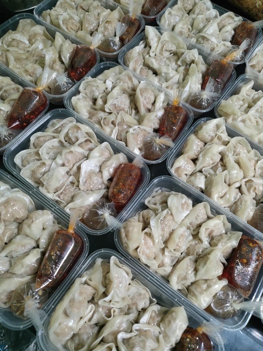 icecoffemocca's tweet photo. 🌻HELP RT JUSEYO🌻

aku mau open PO buat makan siang di GBK Day 2 &amp; Day 3 ya

♨️𝙋𝙍𝙄𝘾𝙀 𝙇𝙄𝙎𝙏♨️

🥟Pangsit chili oil 50k isi 15pc 
🥪Sandwich 20k
🍔Burger chicken 20k

reply MAU &amp; RT nanti aku ketuk DM kalian☺️🙏 https://t.co/AZM3DR0QiU