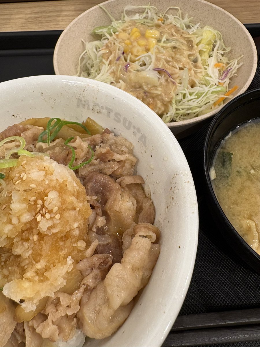 malicoa's tweet photo. 鬼おろし牛めし。ランチセットにするの忘れてカウンターで差額を払った。なんか暇だったのでお昼に行くように言われたのでまともな時間にごはん。 https://t.co/yfk1KojTAV
