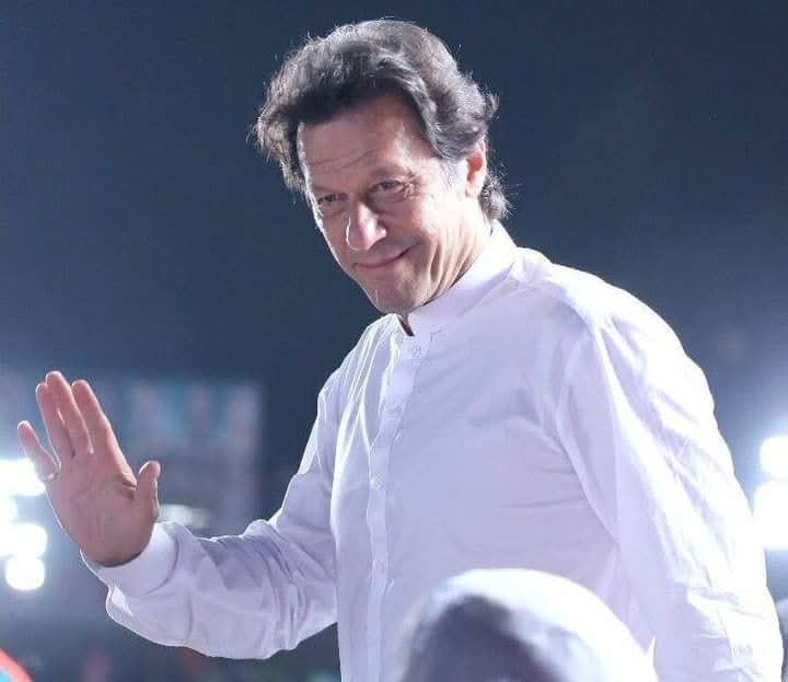 nomansahb001's tweet photo. السلام علیکم، صبح بخیر ۔
یا اللّٰه عمران خان کی حفاظت فرما ۔ https://t.co/KqXlkwSl92