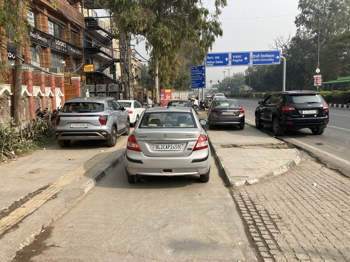 cockroachdilli's tweet photo. @dcptcr @TI_Daryaganj @LtGovDelhi @CPDelhi @dtptraffic Mall Road Delhi 110054 https://t.co/nVwrFfpIdp