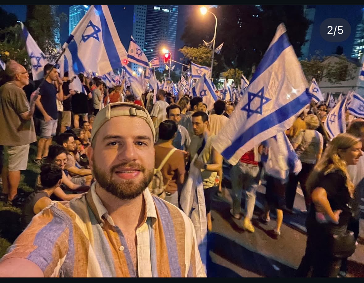 lavendroatlatte's tweet photo. This is Aisha Farooqi’s opponent running for Haley Stevens old seat. 

During his time in MI legislature, Jeremy Moss partnered with Republicans to pass two anti-BDS laws and helped target pro-Palestine student protestors. https://t.co/WL5emGy7Nu