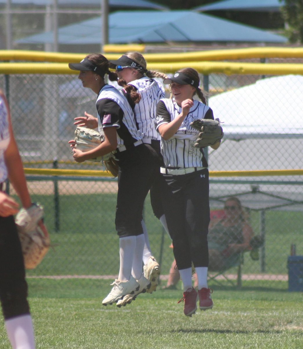 Zoeybathke_10's tweet photo. Had an AMAZING time at SD youth softball state tournament this weekend! With a rough day 1, we battled through days 2-3 and came out with a championship🥳 a great weekend glorifying the lord and playing ball!
@MMULancersSB @AshlynEnglehorn @SBRRetweets @gatorjack72 @LL7NV https://t.co/x6LLTwnrf8
