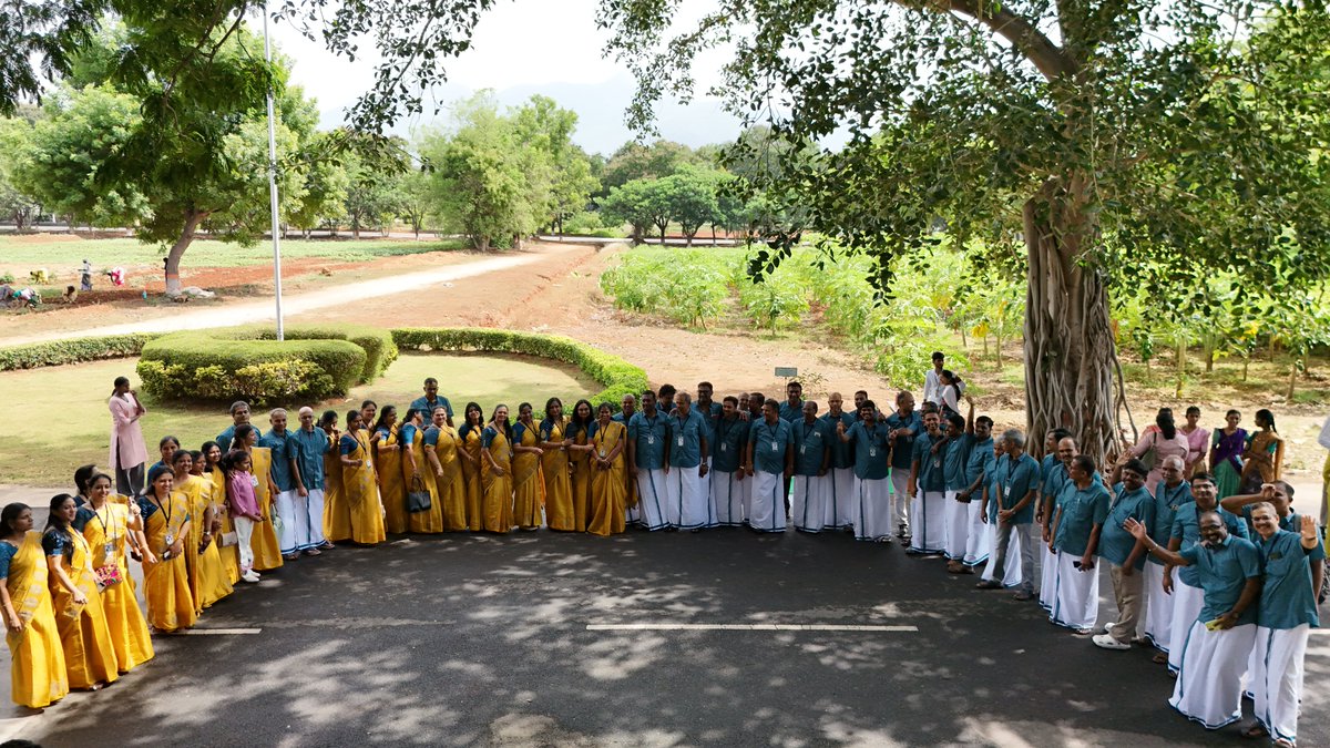 Bitsathyindia's tweet photo. The final group snaps of the Class of 2001 Silver Jubilee Alumni Reunion are officially here. Thank you for coming home, legends!
#AlumniMeet #SilverJubilee #ReunionRecap #BITans #GroupPhoto #lifeatbit #bitsathy https://t.co/eDkQ4MzR23