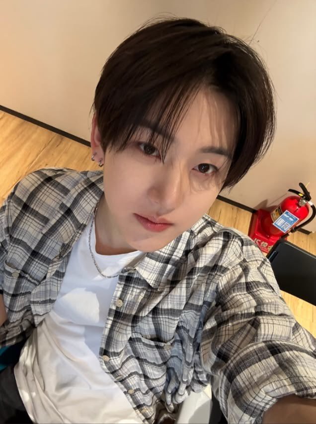 CuratorKyehoon's tweet photo. @CuratorWoni apa iya gw cocok? https://t.co/xKfMTO5yfh
