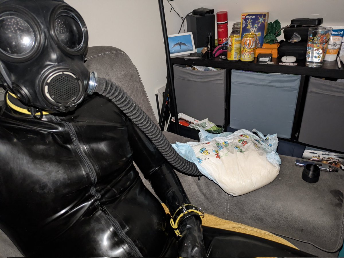 DiaperedHam's tweet photo. There's only one thing to do when you sog a pamp this much. Get rubbered up and breathe it In! https://t.co/NCQ4OF7QNV