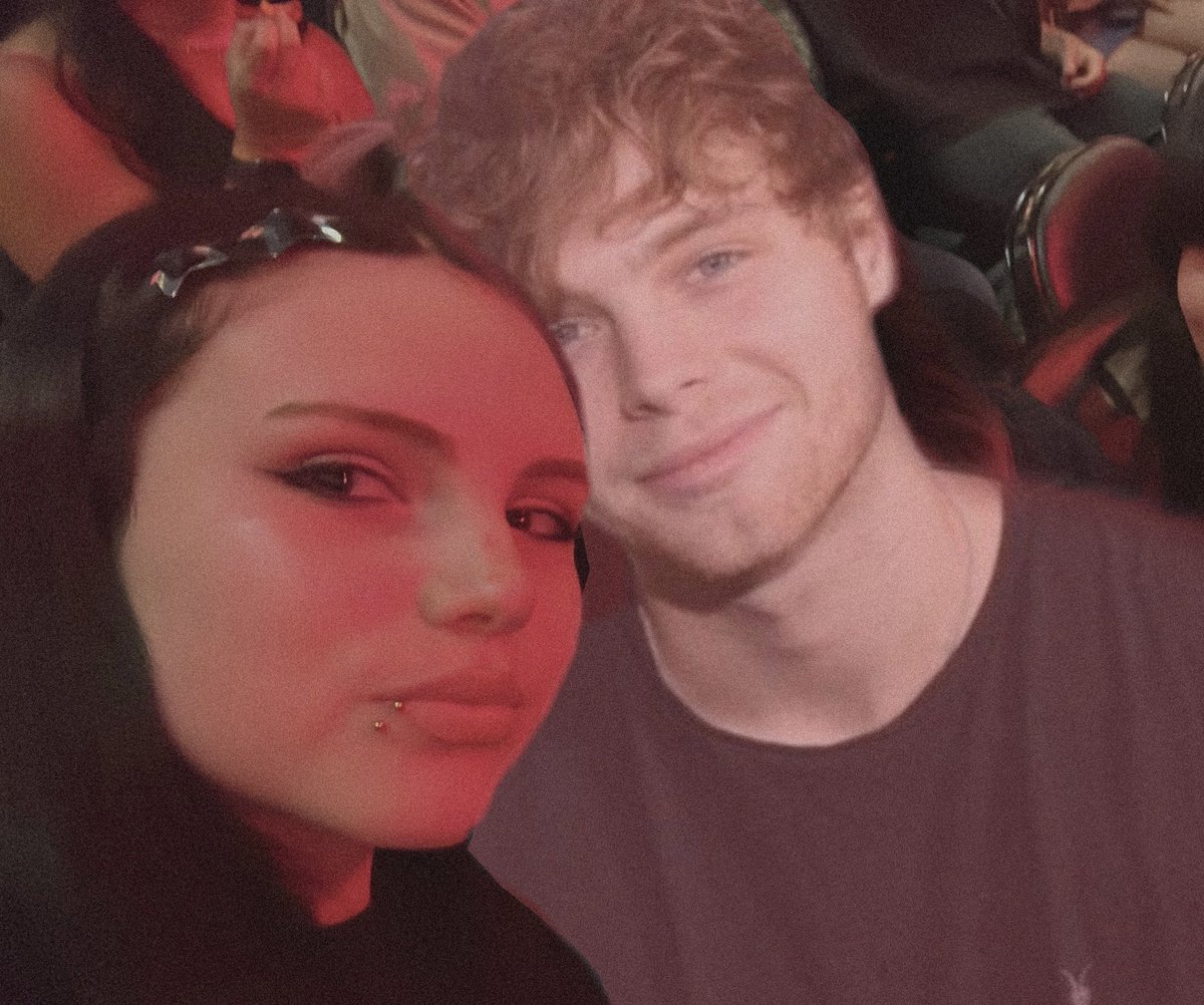 marskiym's tweet photo. 5SOS fans guess what lane I am! 💕💕 https://t.co/esyYAncPgo