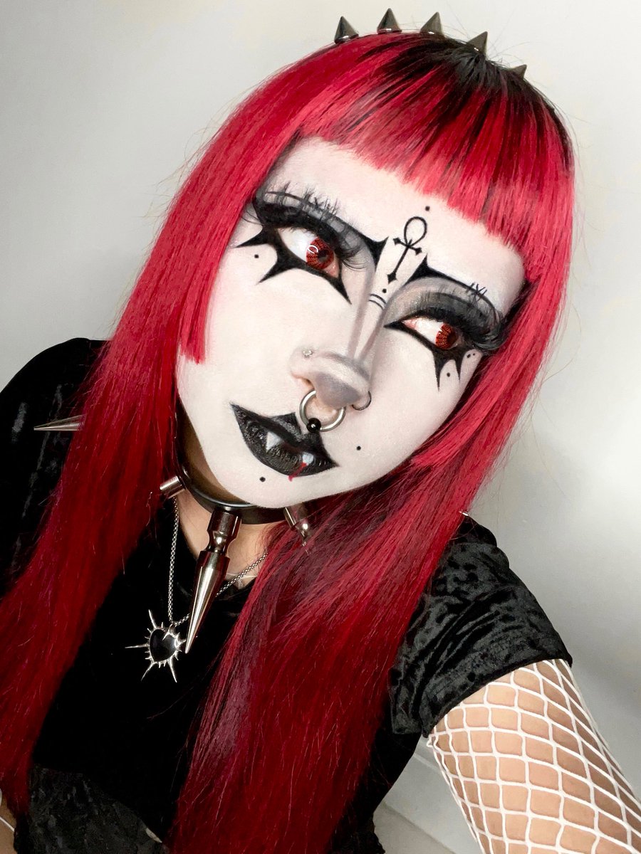 weedkitten's tweet photo. twentieth century vampire ^ཀ^ ☥ https://t.co/byYfhMJLDE