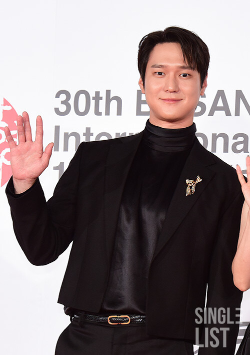 slist2015's tweet photo. 고경표 합류 ​​​​​​​‘보검 매직컬2’, 11월 첫 방송…박보검·이상이 시너지 기대↑

#박보검 
#배우박보검 
@BOGUMMY
#보검매직컬2 
#이상이 #고경표 
#보검매직컬 #보검매직컬_박보검 
#tvN보검매직컬2
⬇️관련기사⬇️
https://t.co/Ds7iuHFPTI https://t.co/RkPbrkYrZL