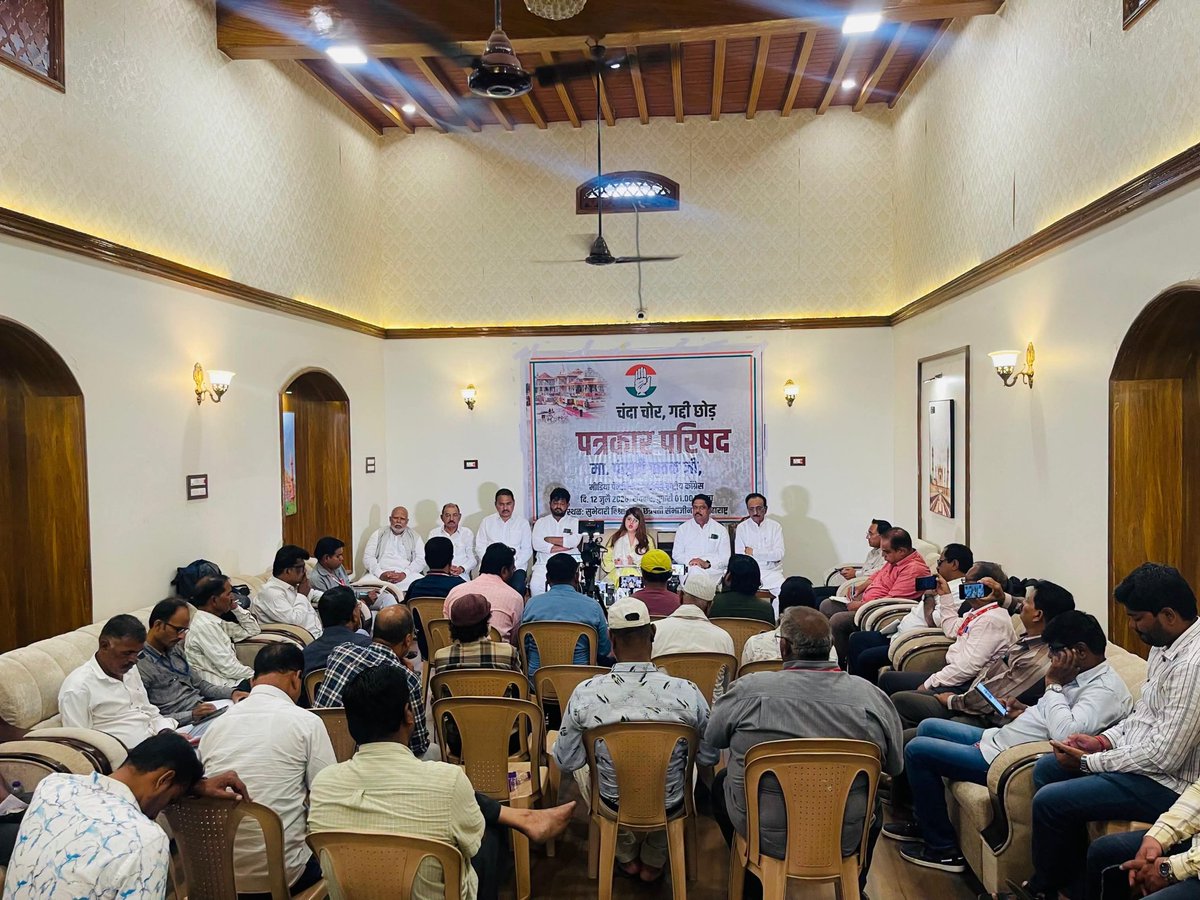 pankhuripathak's tweet photo. कल महाराष्ट्र के छत्रपति संभाजीननगर (औरंगाबाद) में राम मंदिर अयोध्या में हुई चंदा चोरी के विषय पर @INCIndia की प्रेस वार्ता को संबोधित किया । 

प्रेस वार्ता में अपनी गरिमामयी उपस्थिति दर्ज कराने के लिए  माननीय सांसद जालना @drkalyankale जी का विशेष आभार। 

प्रेस वार्ता को सफल बनाने के लिए ज़िला और शहर कांग्रेस के सभी नेताओं को धन्यवाद 🙏