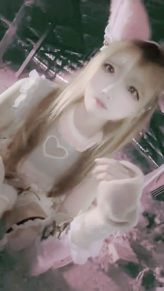 ventrgg's tweet photo. 模仿cult片的画质拍的 https://t.co/oT4gP4qS6A
